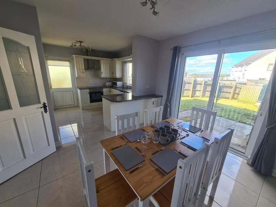 Bundoran Seaside Stays House - Wifi, Large Spacious Home Kültér fotó