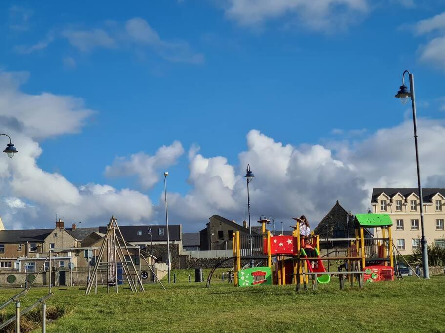 Bundoran Seaside Stays House - Wifi, Large Spacious Home Kültér fotó