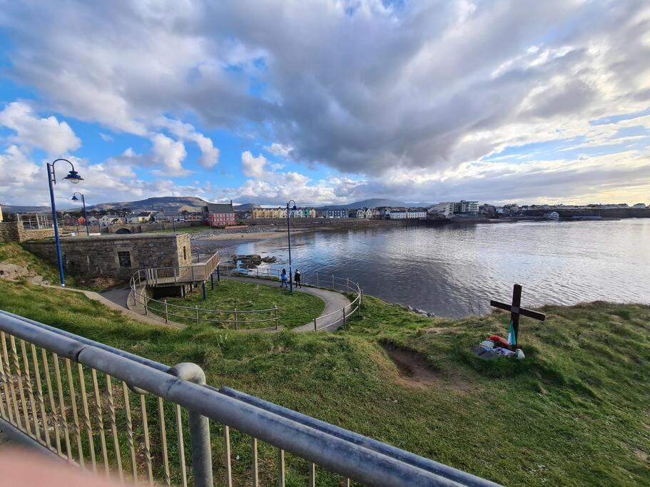 Bundoran Seaside Stays House - Wifi, Large Spacious Home Kültér fotó