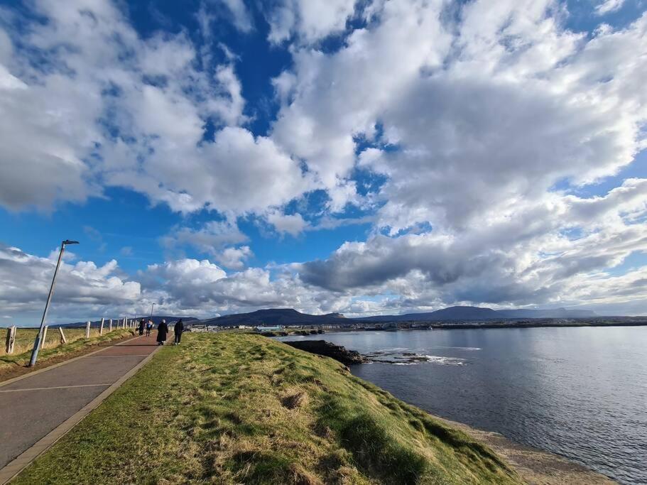 Bundoran Seaside Stays House - Wifi, Large Spacious Home Kültér fotó