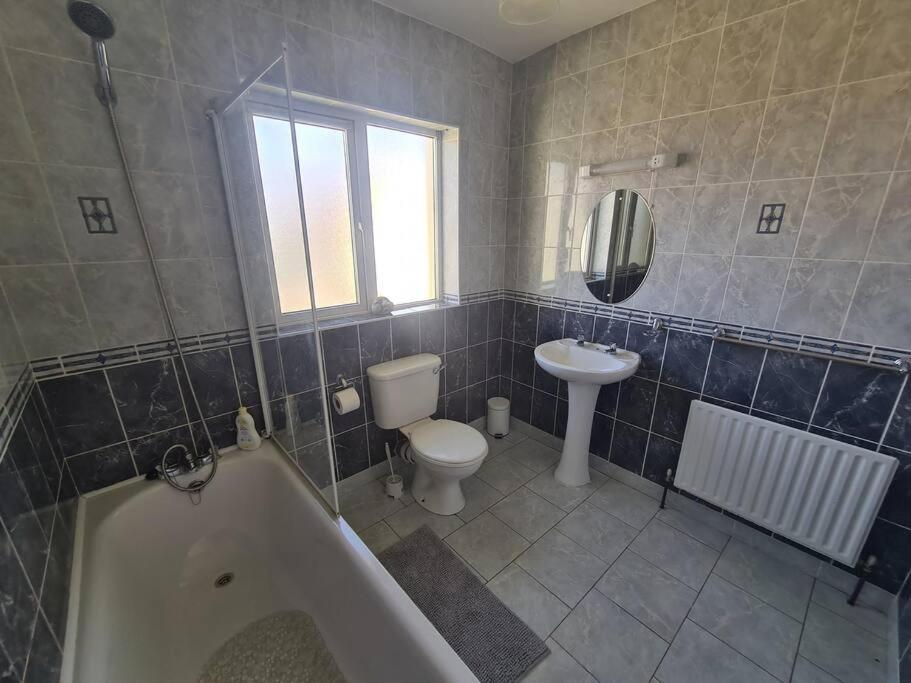 Bundoran Seaside Stays House - Wifi, Large Spacious Home Kültér fotó